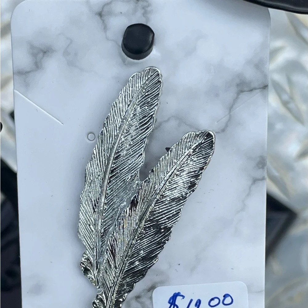 Brooch - Picture 2 of 2